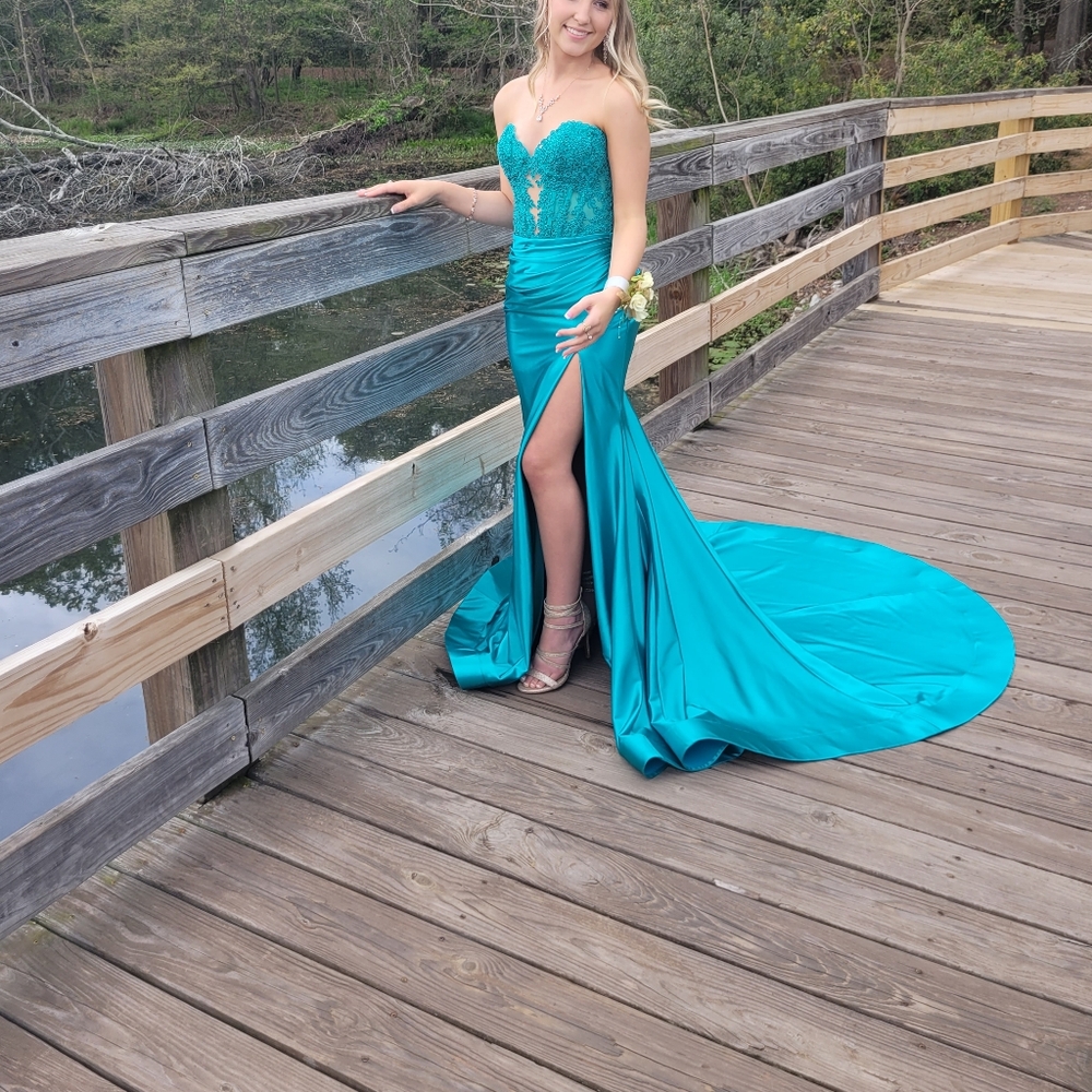 Blue Sleeveless Sweetheart Prom Gown